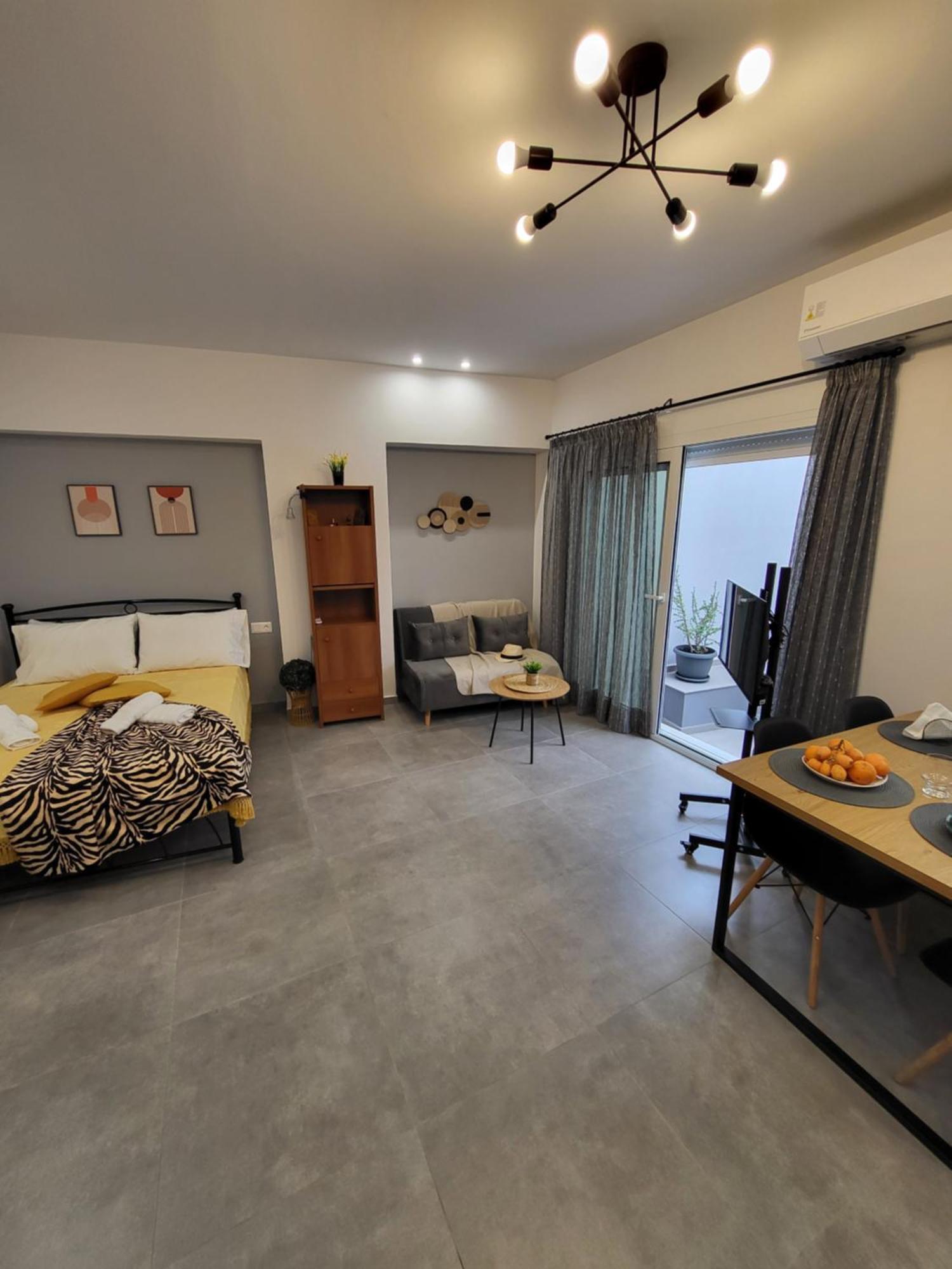 Center Apartment *
